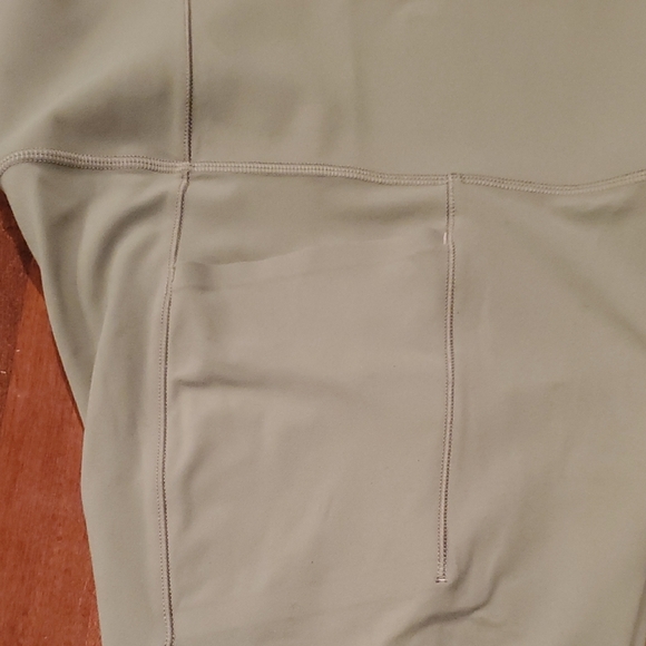 Athleta Light Olive Green Cropped Leggings. Size M - Picture 4 of 6